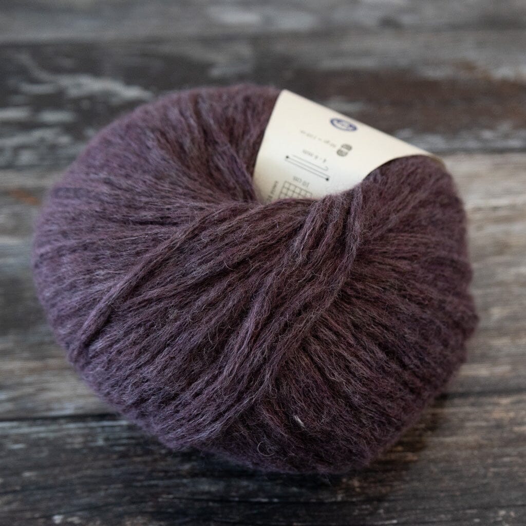 Camarose Snefnug | Aubergine | Tangled Yarn UK